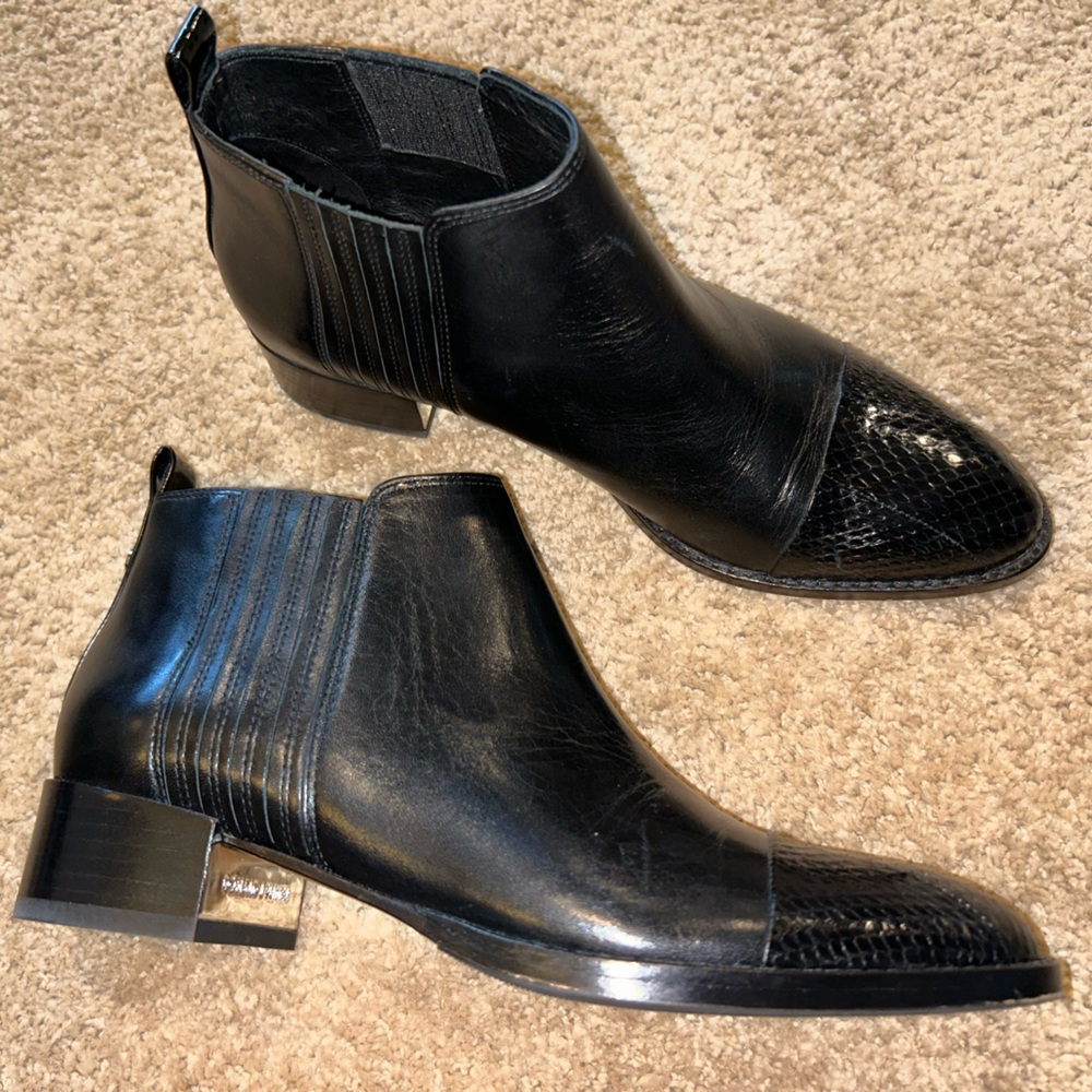 Donald J. Pliner Black Leather Snakeskin Print Toe Chelsea Boots 6.5